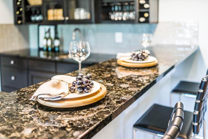 Comment le granite peut-il moderniser votre salle de bain ? Vaudreuil-Dorion